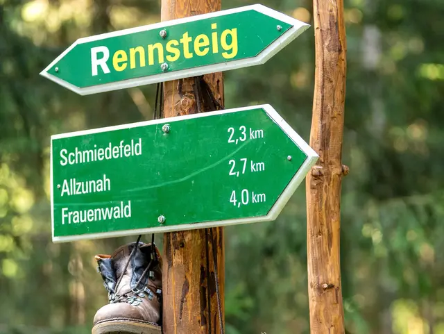 im Wanderurlaub im Thüringer Wald den Rennsteig wandern