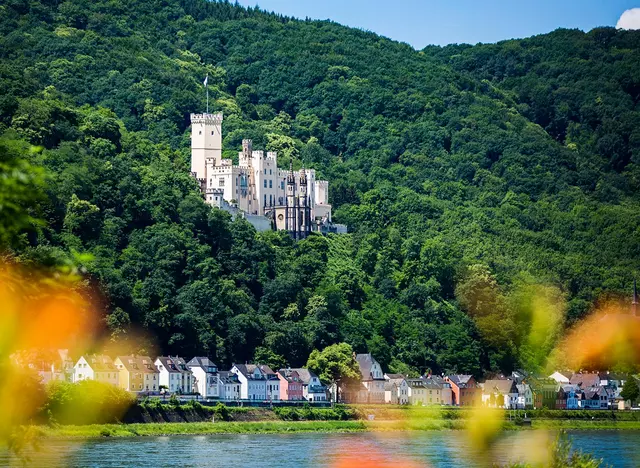 im Urlau auf Weingut am Rhein das Schloss Stolzenfels bei Koblenz besuchen
