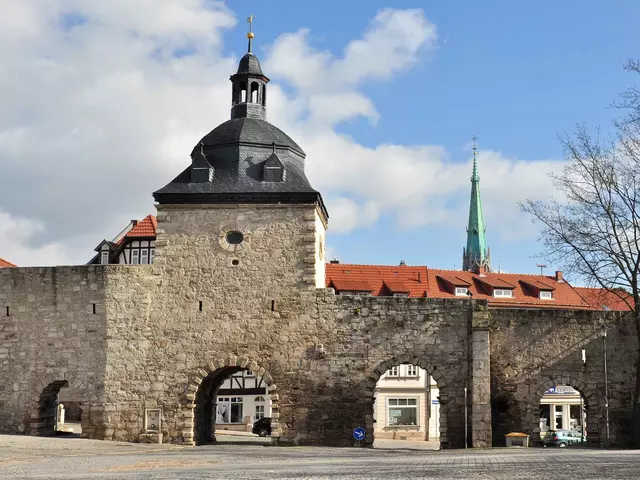 In der Thomas-Müntzer-Stadt Mühlhausen ist die Stadtmauer fast vollständig erhalten und der Historische Wehrgang begehbar.