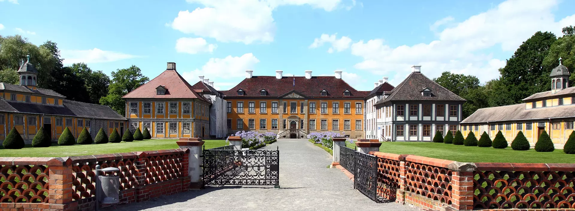 Das Schloss Oranienbaum im Gartenreich Dessau-Wörlitz ist eine niederländisch geprägte Barockanlage.