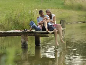 im Familienurlaub eine Auszeit am See genießen