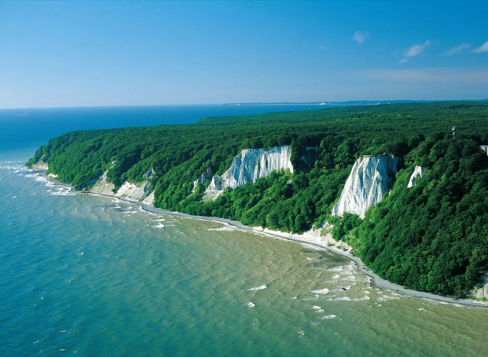 Kreidefelsen auf Rügen - © Tourismusverband Mecklenburg-Vorpommern e.V., Frank Neumann im Urlaub auf dem Bauernhof auf Rügen eine Schifffahrt zu den Kreisefelsen machen