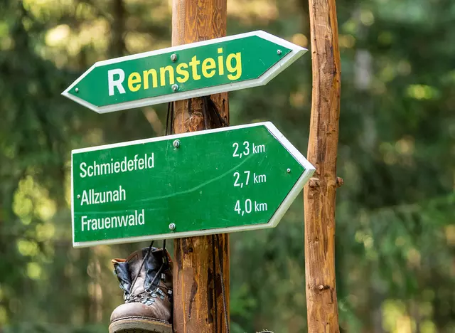 im Wanderurlaub im Thüringer Wald den Rennsteig wandern