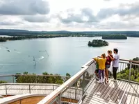 im Urlaub in der Oberpfalz die Erlebnisholzkugel besuchen und den Ausblick genießen