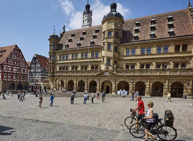 im Urlaub auf dem Bauernhof im Taubertal die Fachwerkstadt Rothenburg ob der Tauber besuchen