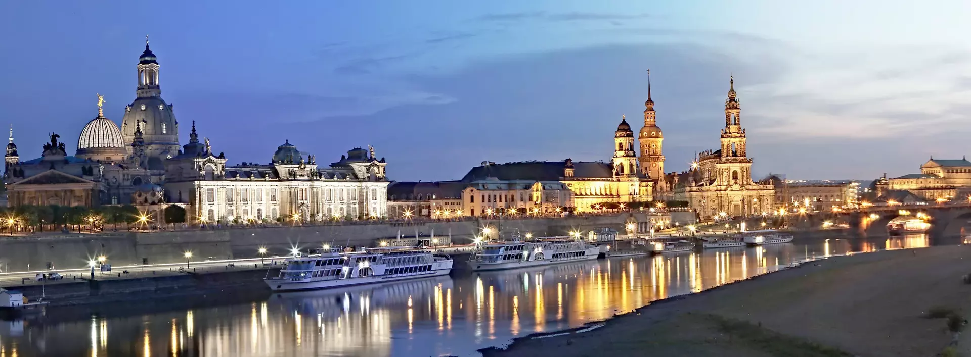 Dresden beeindruckt mit berühmten Sehenswürdigkeiten wie Semperoper, Frauenkirche, Zwinger und Grünem Gewölbe. 