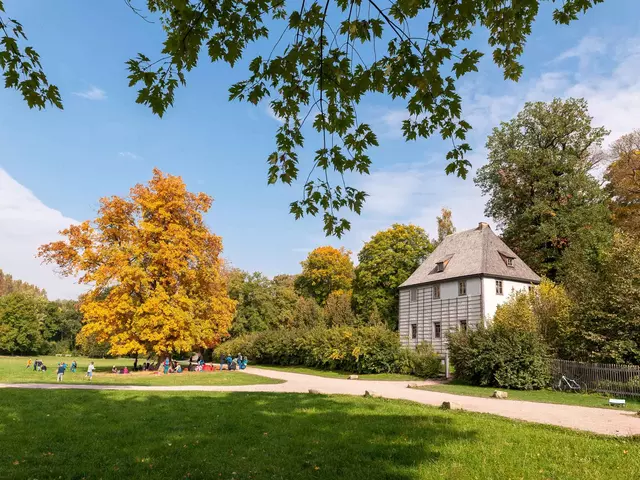 im Urlaub auf dem Bauernhof in Thüringen einen Ausflug in den Park an der Ilm in Weimar machen und Goethes Gartenhaus besuchen