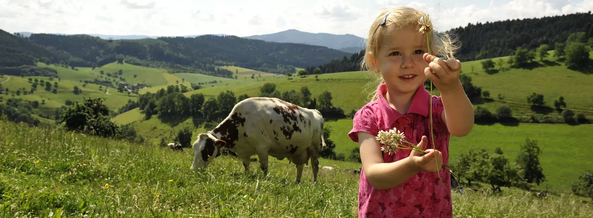 Bei einem Bauernhofurlaub entdecken Kinder Tiere und Natur.