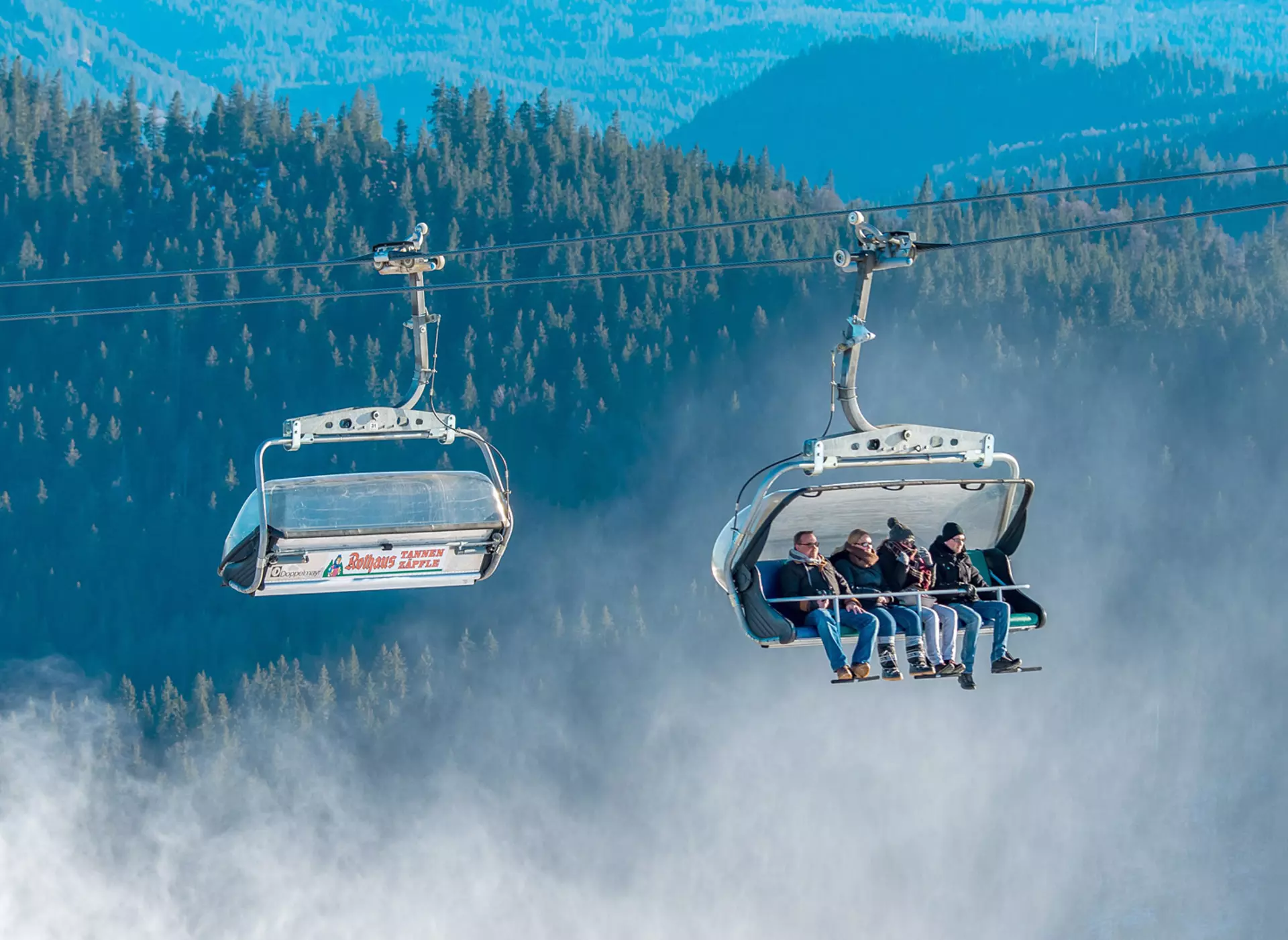 im Urlaub auf dem Bauernhof im Schwarzwald mit dem Sessellift Rothausbahn auf  den Feldberg fahren