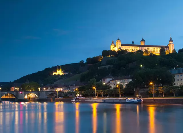 im Urlaub auf dem Bauernhof in Franken die Marienburg in Würzburg besuchen