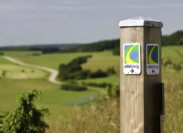 im Eifel Urlaub auf dem 313 Kilometer langen Eifelsteig wandern