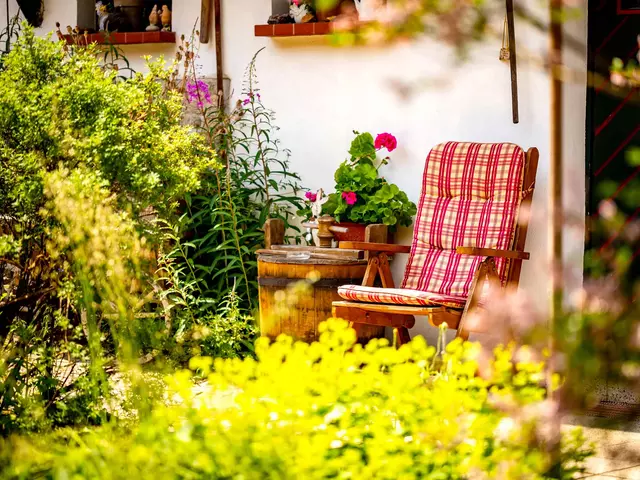 im Landurlaub in Thüringen eine Auszeit im blühenden Garten nehmen