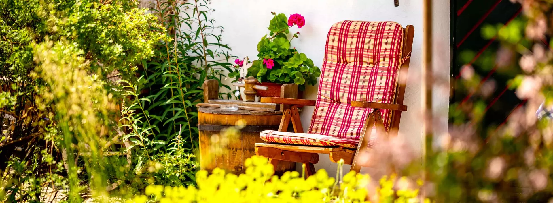 im Landurlaub in Thüringen eine Auszeit im blühenden Garten nehmen