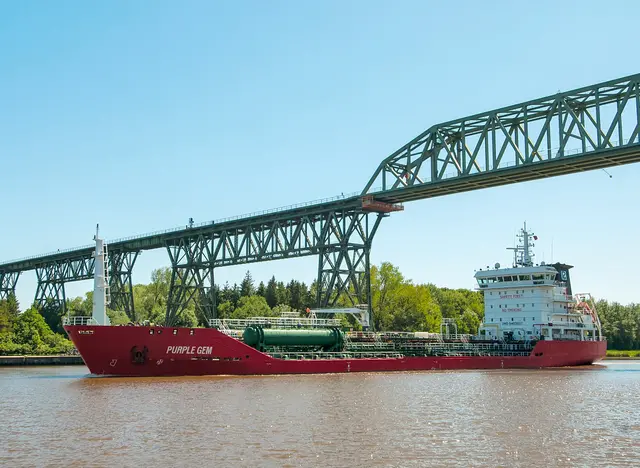 Frachter auf dem Nord-Ostsee-Kanal - © Pixabay.com, SofieLayla Thal im Urlaub an der Nordsee große Schiffe auf dem Nord-Ostseekanal bestaunen