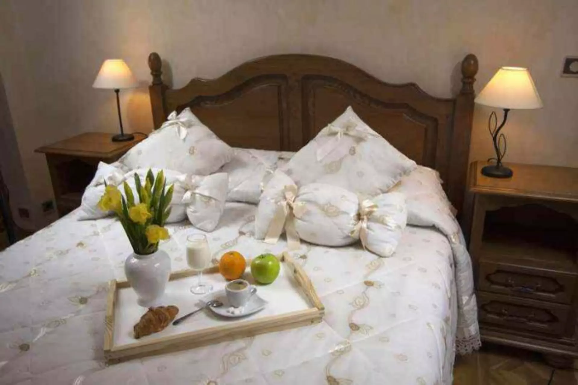 Bett - © LANDURLAUB M-V
, panthermedia.net Bequeme Betten und am Morgen ein Frühstück am Bett, das alles erwartet Sie bei einem Landurlaub in Mecklenburg-Vorpommern