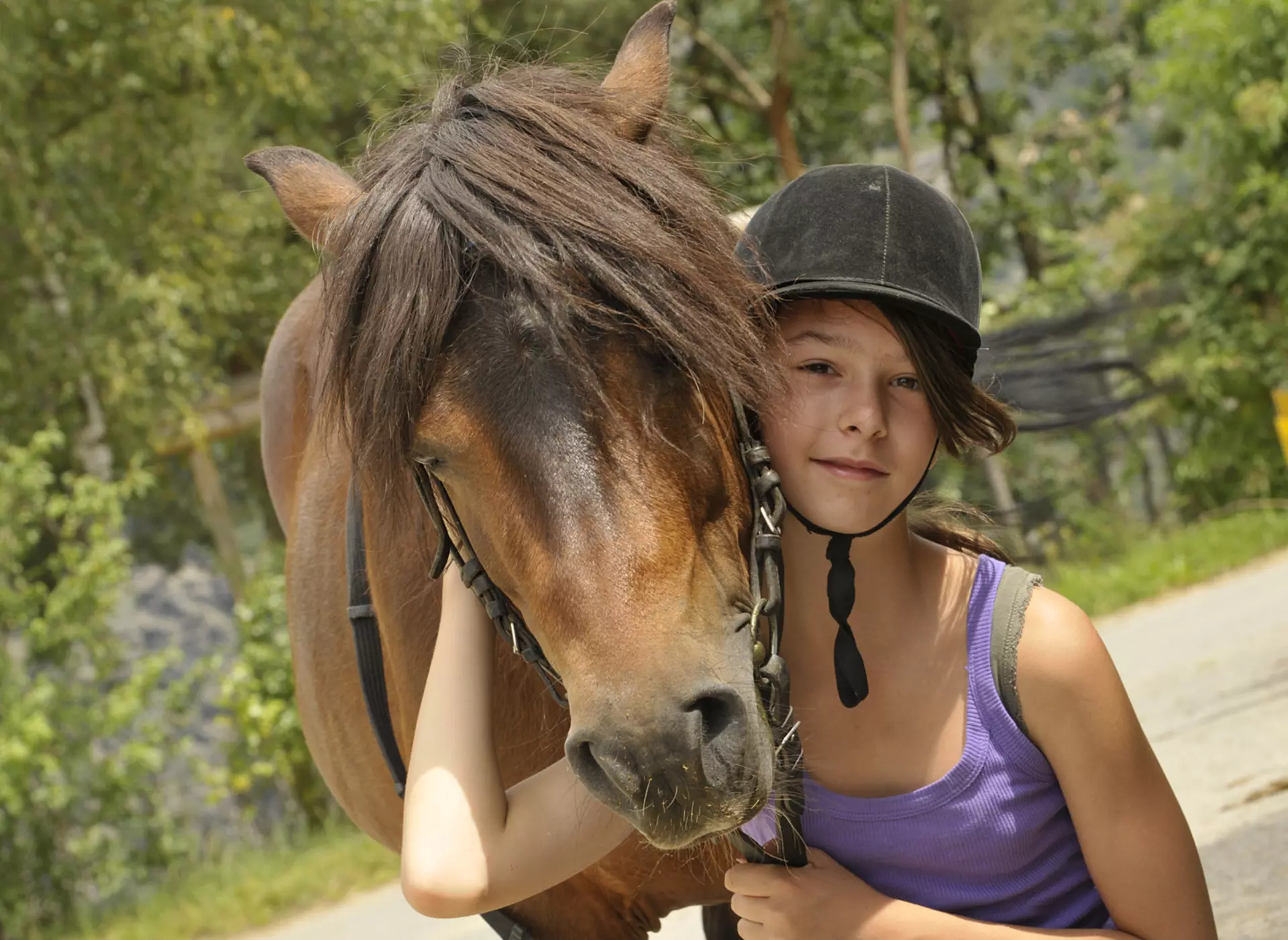 Reiterin mit Pferd - © Landsichten.de, Susanne Mölle Bei einem Urlaub auf dem Reiterhof gibt es Reitunterricht und Ausritte ins Gelände.