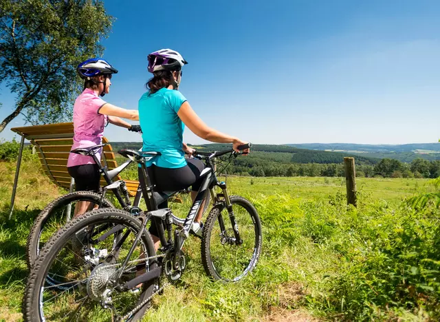 im Urlaub im Hunsrück eine Radtour mit dem Mountainbike machen 