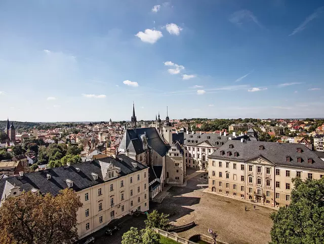 im Urlaub im Altenburger Land einen Ausflug in die Skatstadt Altenburg unternehmen und das Residenzschloss bestaunen