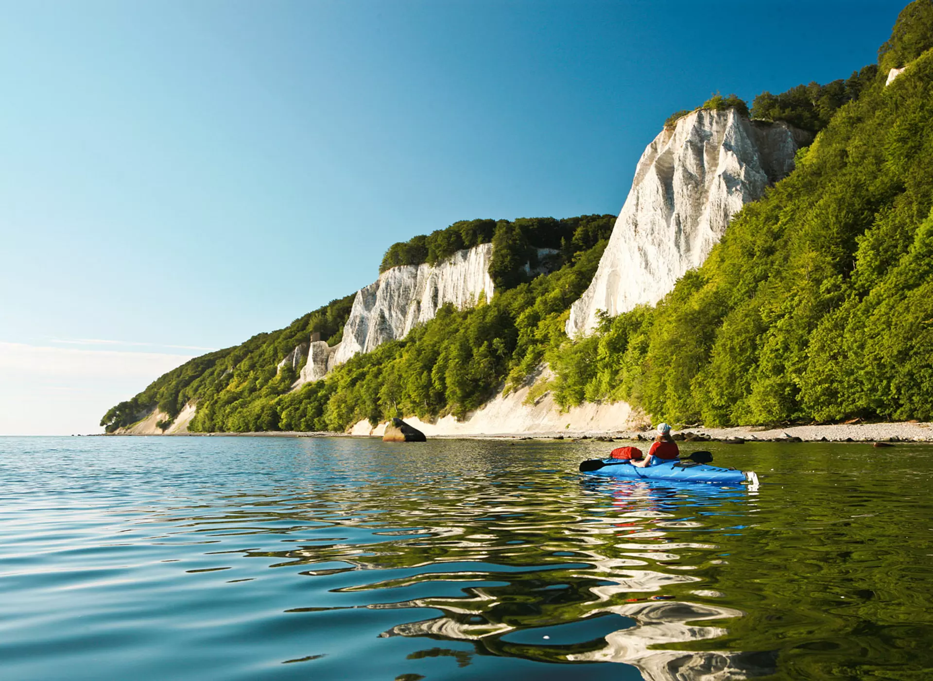 im Rügen Urlaub eine Kajaktour zu den Kreidefelsen machen