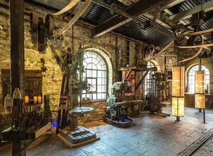 Erlebnisraum Historische Werkstatt im Stöffel-Park - © Rheinland-Pfalz Tourismus GmbH, Dominik Ketz im Urlaub auf dem Bauernhof im Westerwald den Stöffelpark besuchen und Einblicke in die Industriegeschichte bekommen