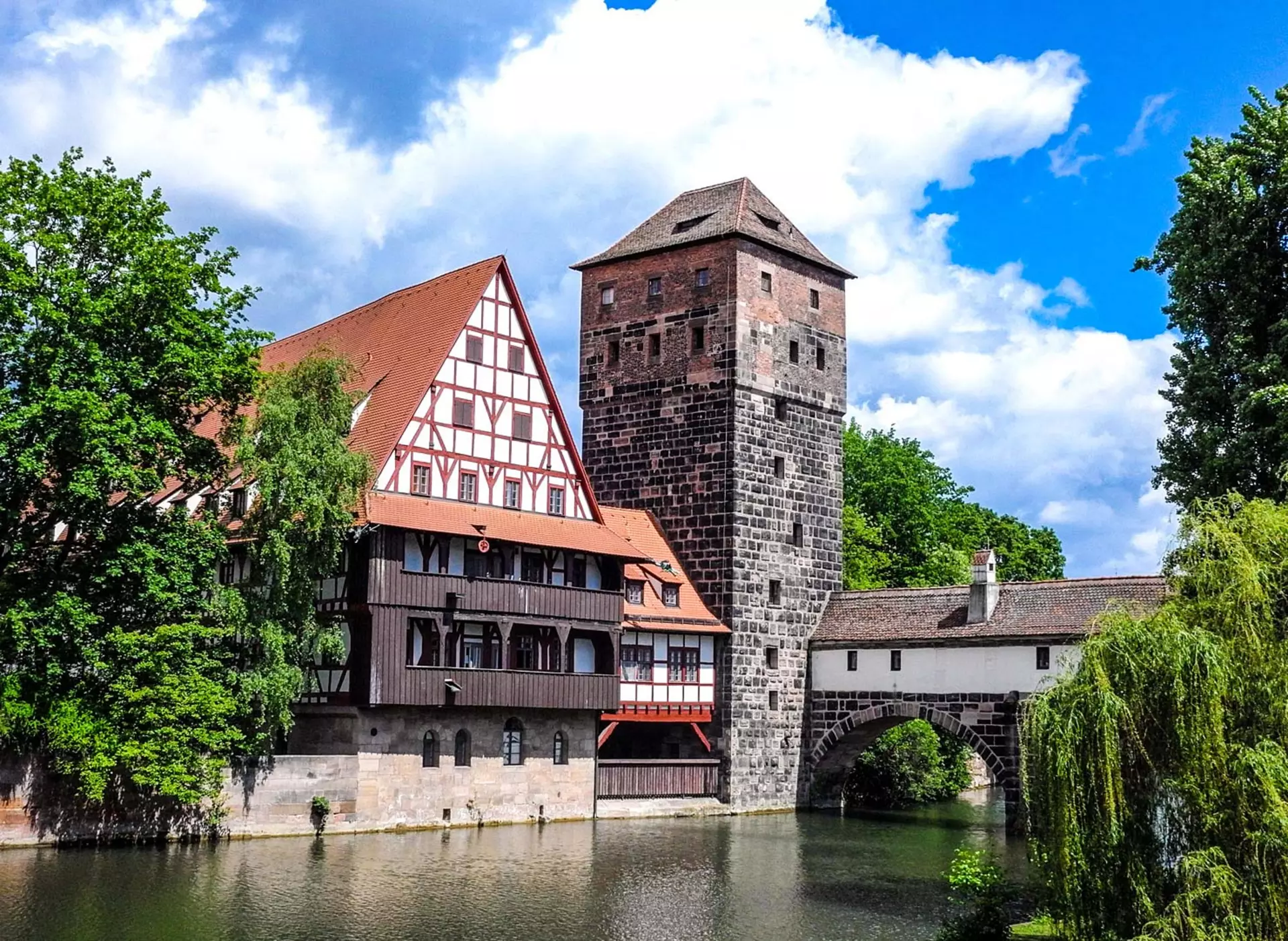 im Urlaub auf dem Bauernhof in Franken die mittelalterliche Stadt Nürnberg besuchen und die Henkerbrücke bestaunen