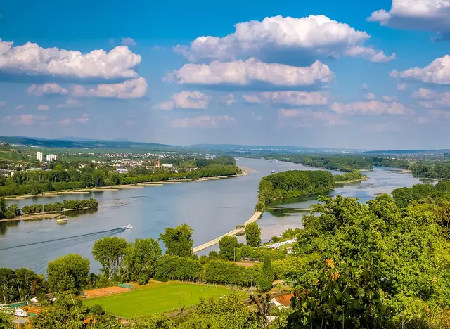 im Urlaub auf dem Bauernhof in Rheinhessen Bingen besuchen und eine Schifffahrt auf dem Rhein machen