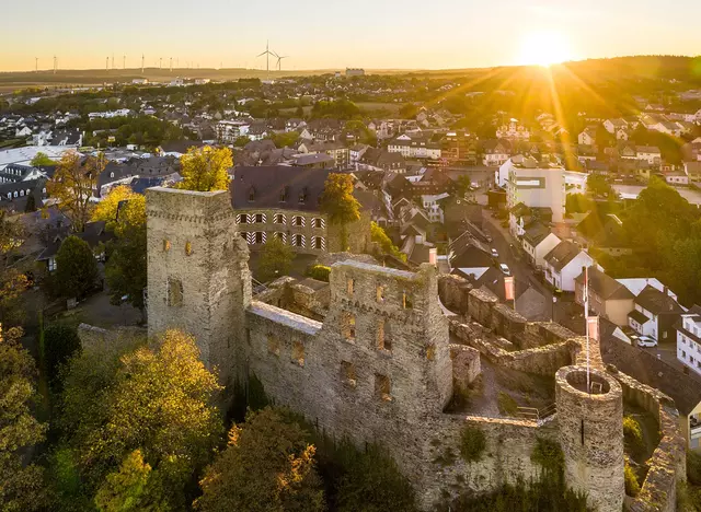 im Urlaub auf dem Bauernhof im Hunsrück die Burgruine in Kastellaun besuchen