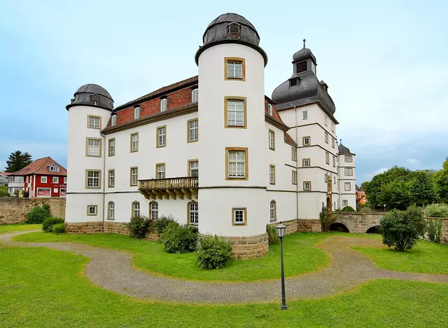 im Urlaub in Hohenlohe das Schloss Pfedelbach bewundern