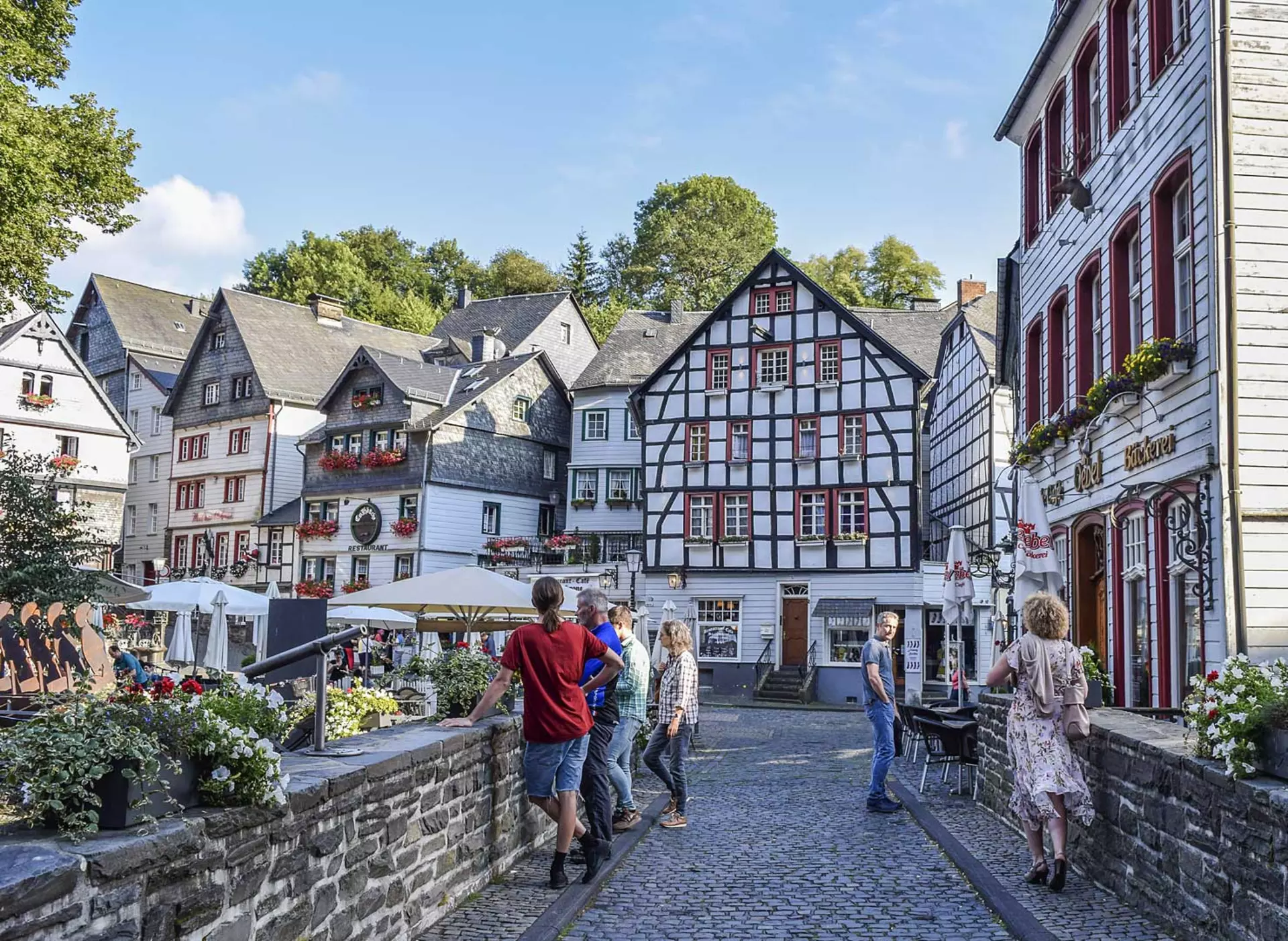 Monschau in der Eifel - © Pixabay.com, Michael Gaida im Urlaub in der Eifel die Fachwerkstadt Monschau besuchen