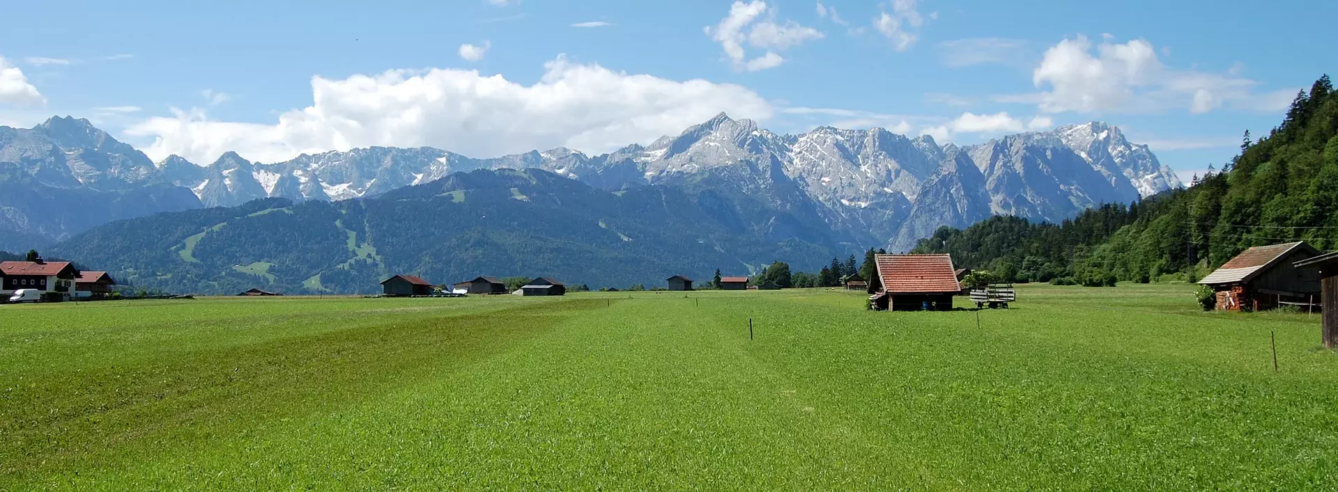 im Urlaub auf dem Bauernhof an der Zugspitze das herrliche Alpenpanorama genießen