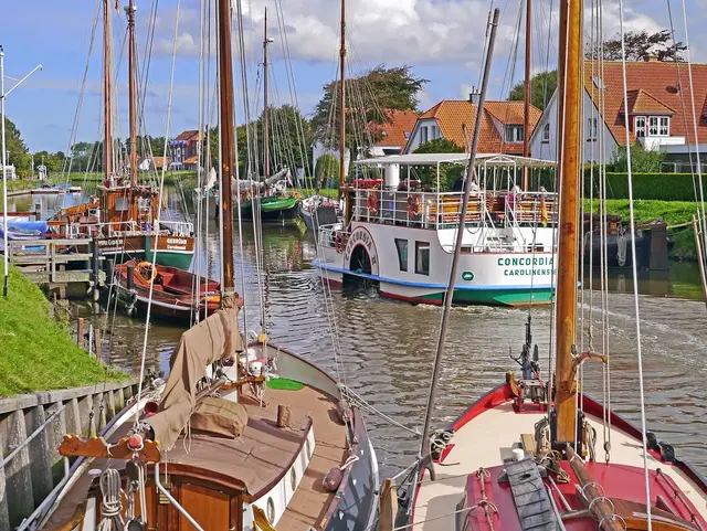 Hafen im Fischerdorf Carolinensiel - © Pixabay.com, Erich Westendarp im Urlaub an der Nordsee das Fischerdorf Carolinensiel in Ostfriesland besuchen und eine Schifffahrt machen