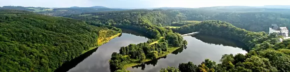 im Urlaub an den Saaletalsperren einen Ausflug zu Schloss Burgk unternehmen und den herrlichen Ausblick genießen
