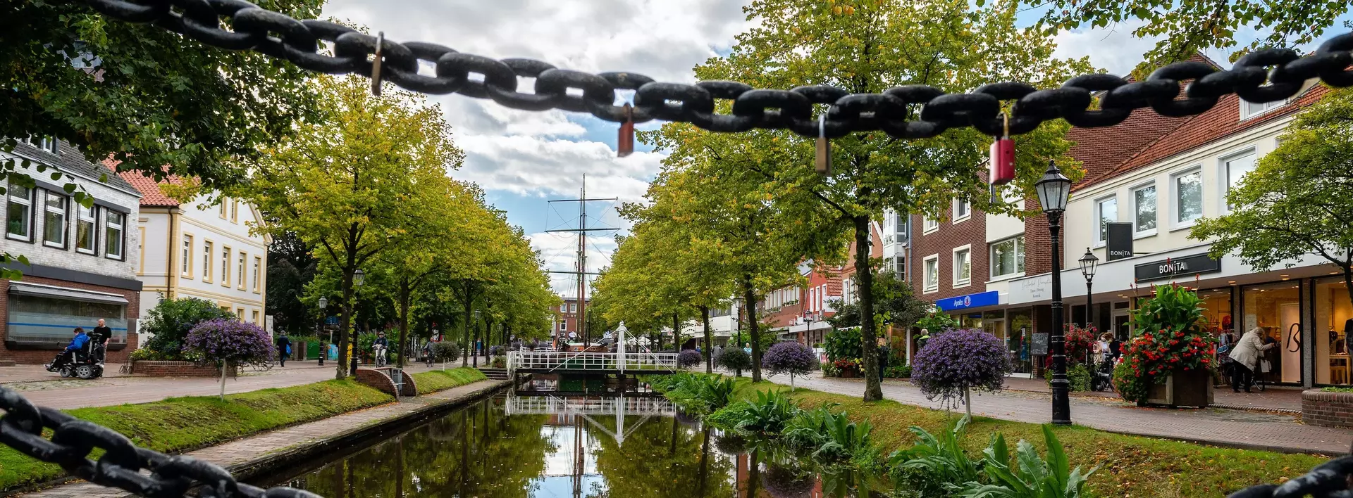 Die innenstadt von Papenburg mit Blick auf die Ems