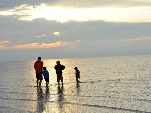 alt="im Urlaub auf dem Reiterhof in Schleswig-Holstein auf Ponys reiten lernen"