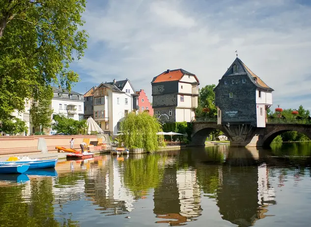 Brückenhäuser in Bad Kreuznach - © Rheinland-Pfalz Tourismus GmbH, Dominik Ketz im Urlaub auf dem Weingut an der Nahe die Stadt Bad Kreuznach mit den Brückenhäusern bewundern