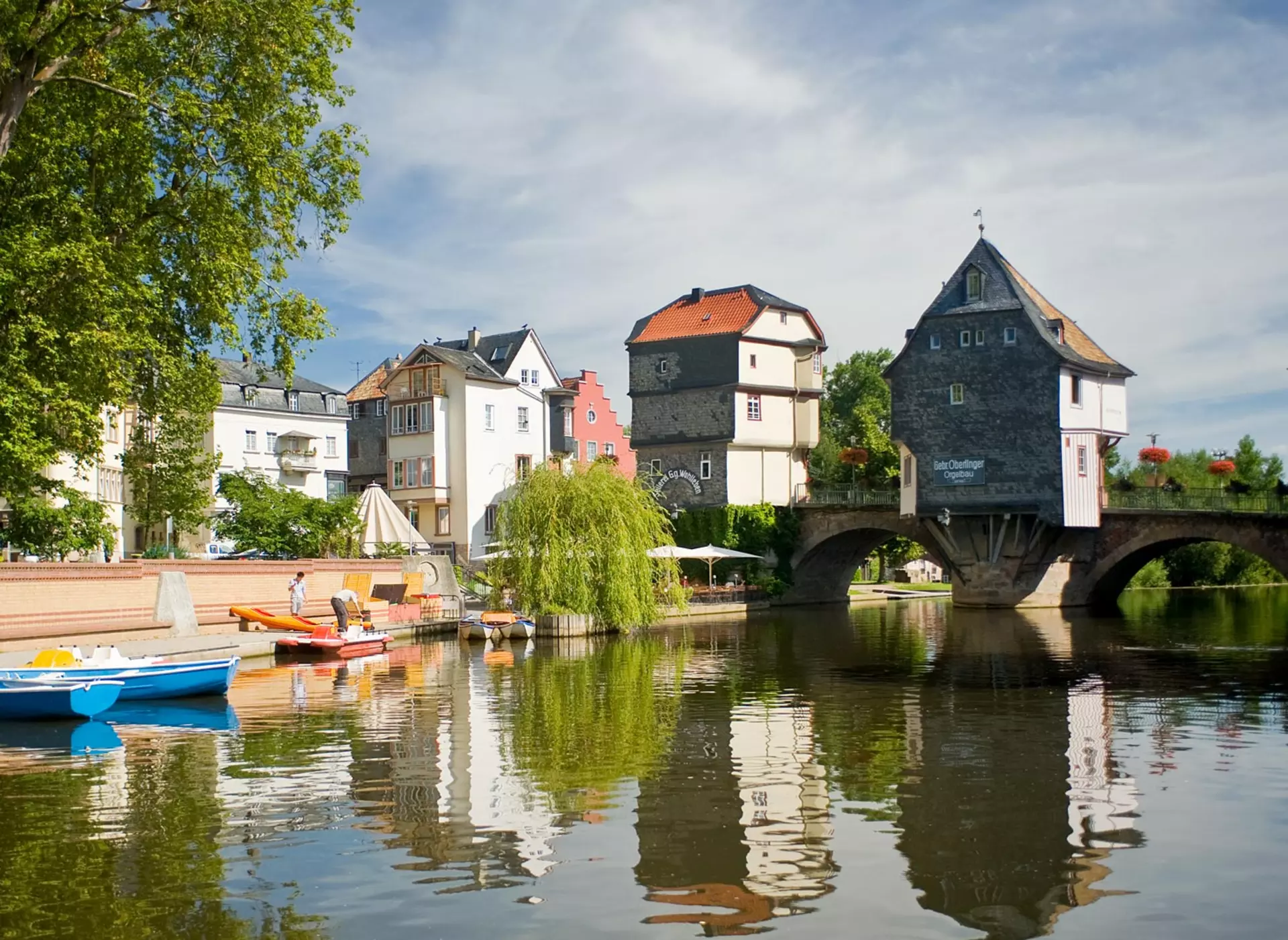 im Urlaub auf dem Weingut an der Nahe die Stadt Bad Kreuznach mit den Brückenhäusern bewundern