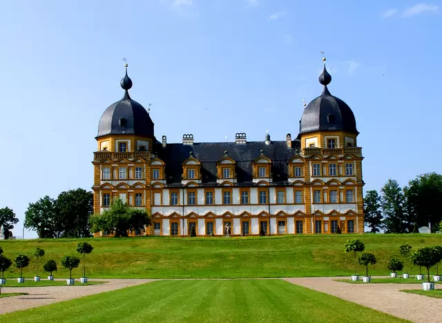 im Urlaub auf dem Bauernhof in Franken das Schloss Seehof bei Bamberg besuchen