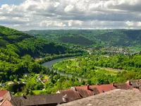 im Urlaub im Odenwald einen Ausflug zur Veste Dilsberg machen und die herrliche Aussicht ins Neckartal genießen