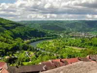 im Urlaub im Odenwald einen Ausflug zur Veste Dilsberg machen und die herrliche Aussicht ins Neckartal genießen