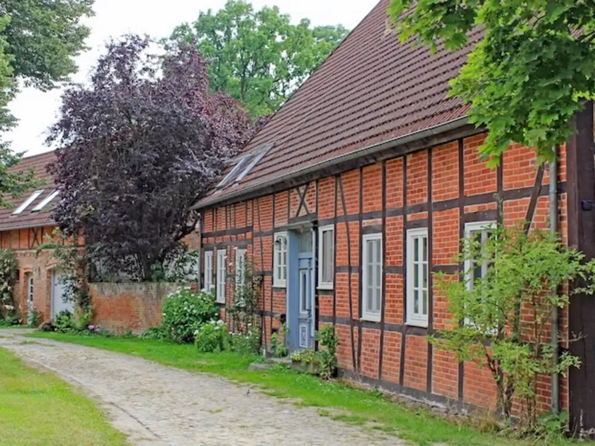 Idyllisches Bild von Rundlingsdorf im Wendland in Niedersachsen
