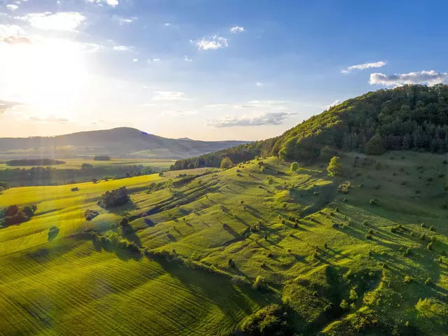 im Wanderurlaub in der Rhön die herrliche Aussicht in der Wiesenthaler Schweiz genießen