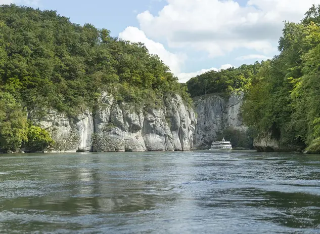 im Urlaub in der Oberpfalz eine Schifffahrt auf der Donau im Donaudurchbruch machen