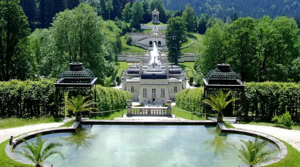 Schloss Linderhof in Ettal - © Pixabay.com, im Urlaub auf dem Bauernhof an der Zugspitze das königliche Schloss Linderhof in Ettal besuchen