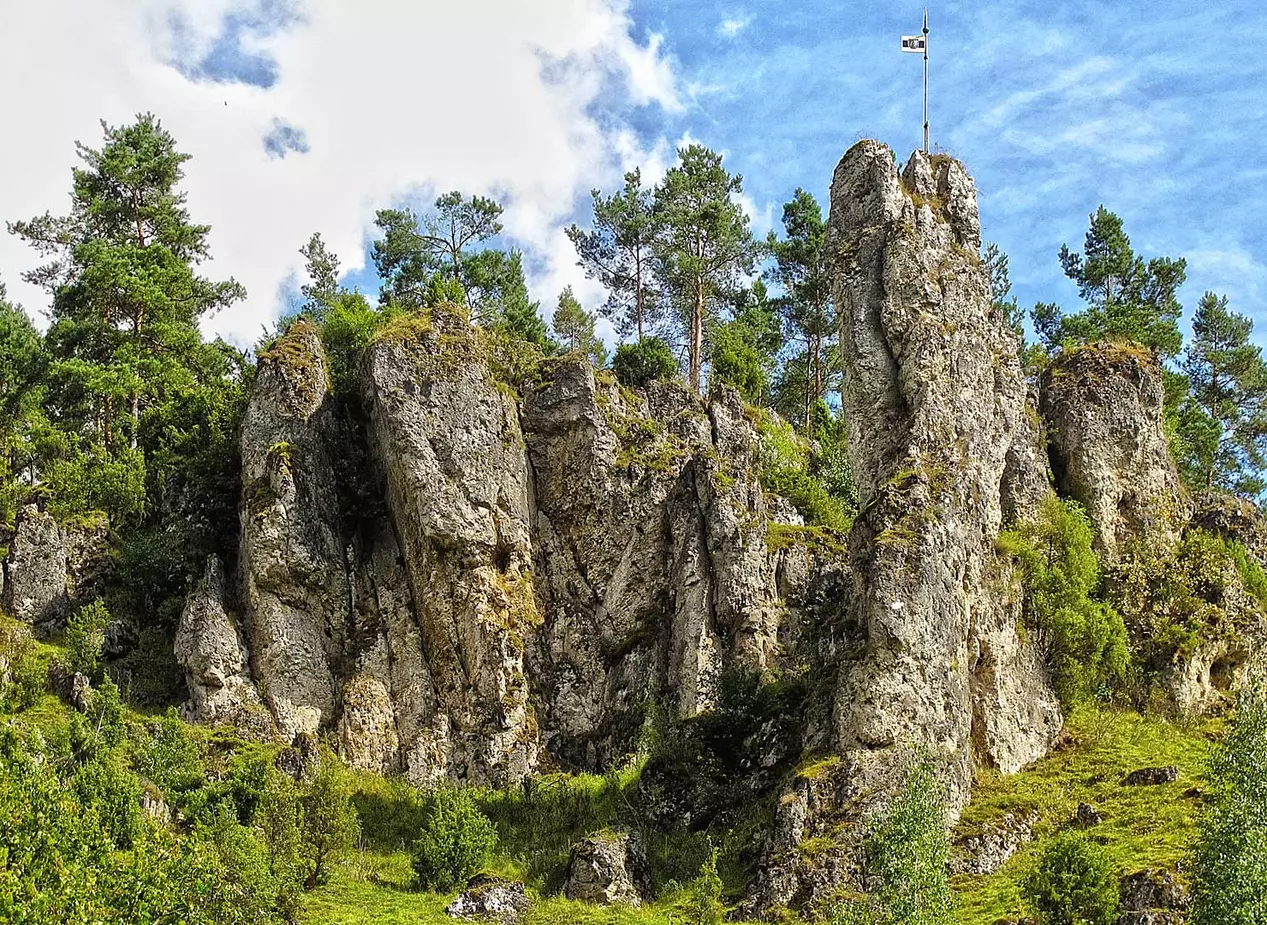 im Urlaub auf dem Bauernhof in der Fränkischen Schweiz zu den Kletterfelsen wandern