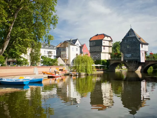 im Urlaub auf dem Weingut an der Nahe die Stadt Bad Kreuznach mit den Brückenhäusern bewundern