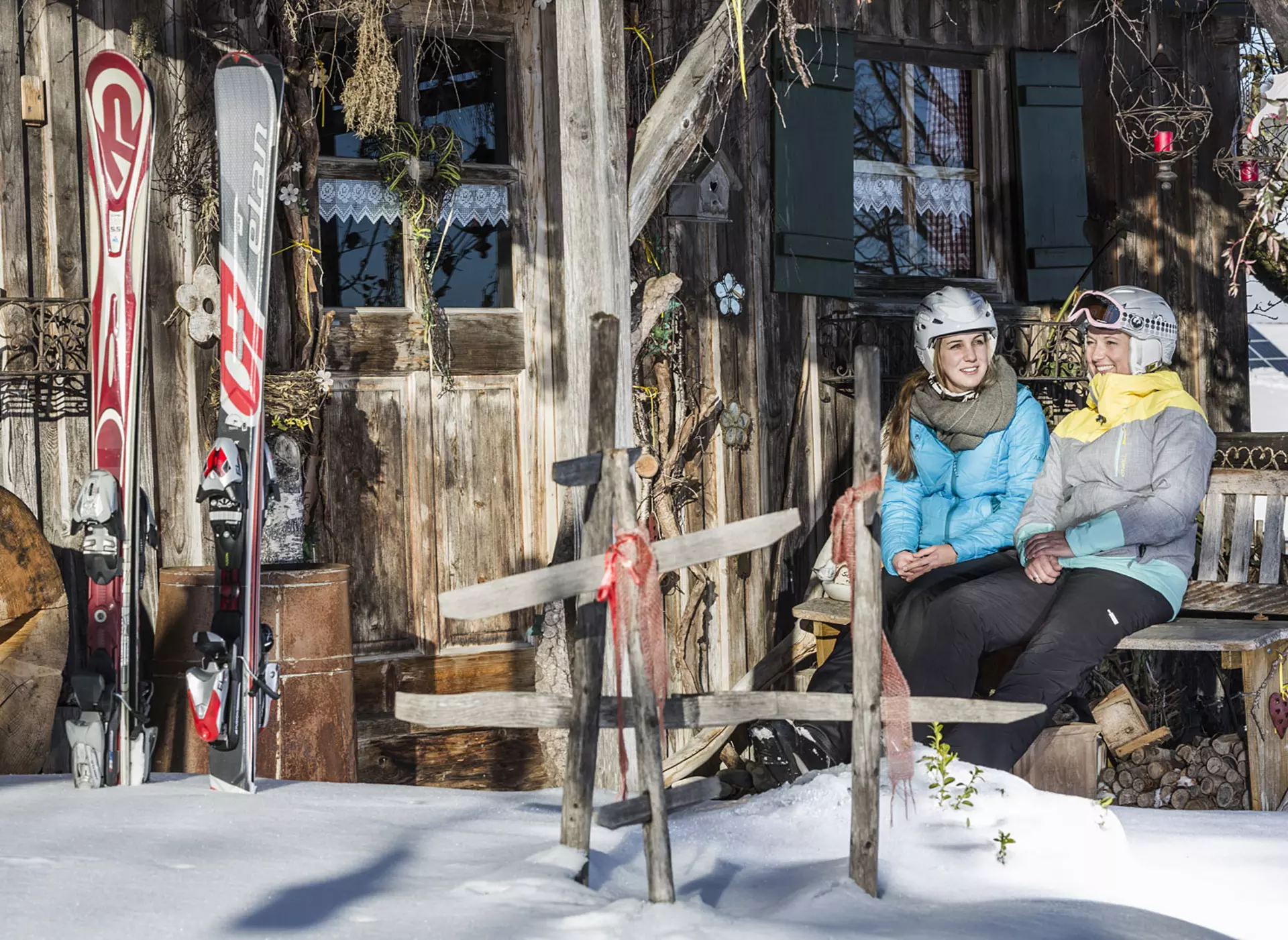 Winterurlaub in der Alm- und Berghütte: Apres Ski nach dem Skifahren