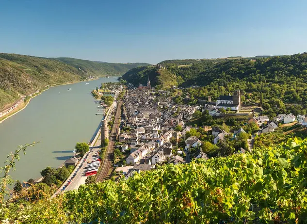 im Urlaub am Mittelrhein eine Wanderung nach Oberwesel machen und die herrliche Aussicht auf den Rhein genießen