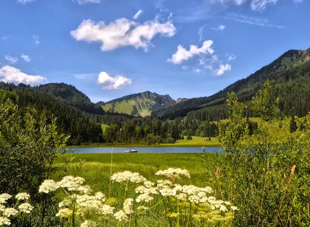im Urlaub auf dem Bauernhof in der Alpenregion Tegernsee Schliersee im Spitzingsee baden
