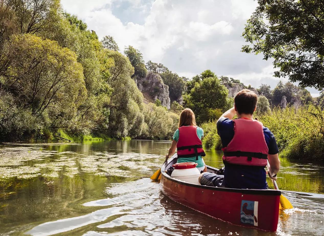 Kanutour im Naturpark Altmühltal - © Naturpark Altmühltal, im Urlaub auf dem Bauernhof im Altmühltal eine Kanutour mit der Familie machen