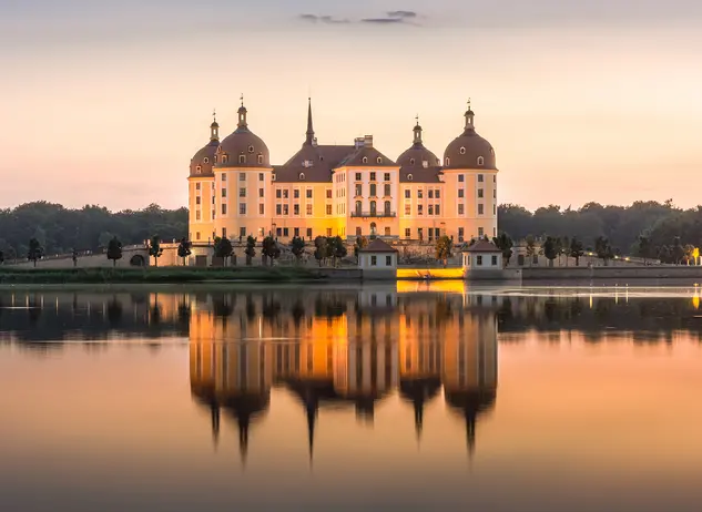 Das Jagdschloss Moritzburg mit seinem Park ist eines der schönsten Wasserschlösser Europas.